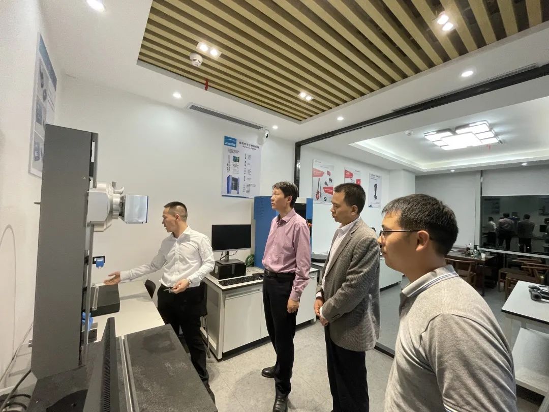 河南理工大學(xué)材料科學(xué)與工程學(xué)院領(lǐng)導(dǎo)蒞臨鴻華科技有限公司指導(dǎo)工作！
